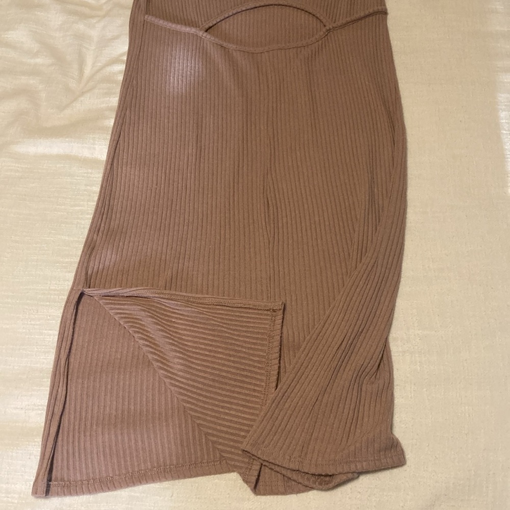 Bodycon Ribbed Dress w/Cutout back - Picture 8 of 11